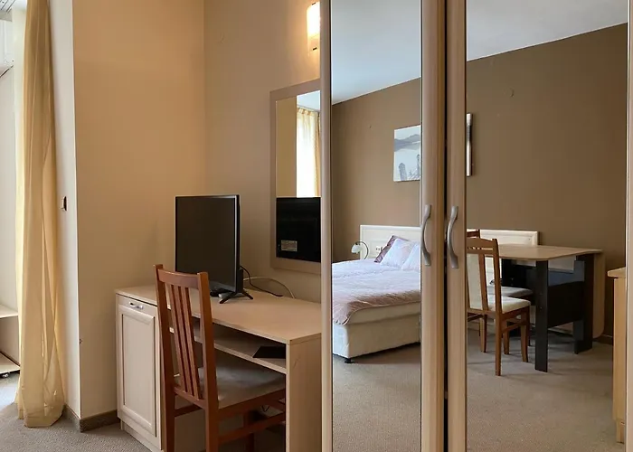 Avalon D202 Private Sunny Slantchev Briag