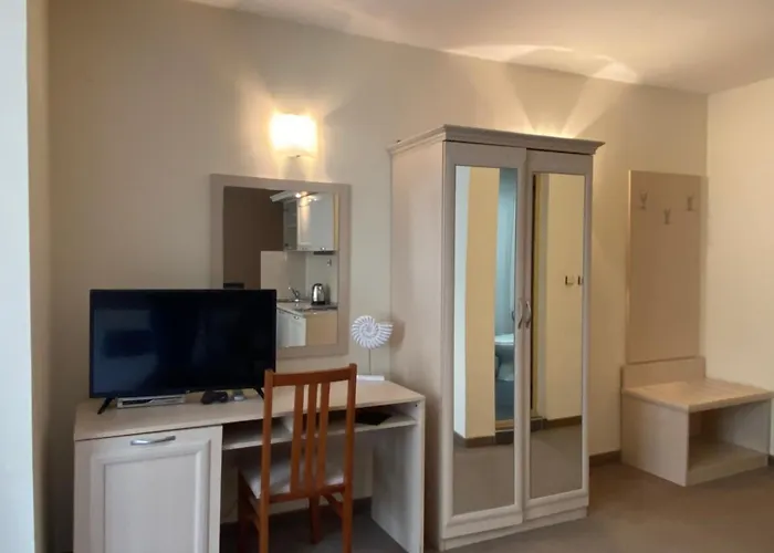 Avalon D202 Private Sunny Slantchev Briag