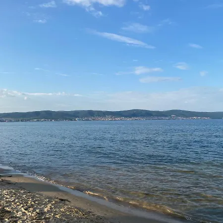 Avalon D202 Private Sunny Apartment